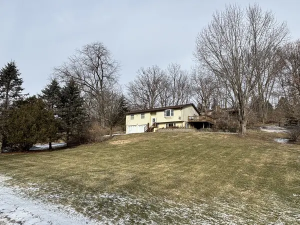 61 W TIMBERLINE DR, Blue Grass, IA 52726