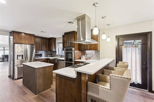 1801 Westminster PL, Nichols Hills, OK 73120
