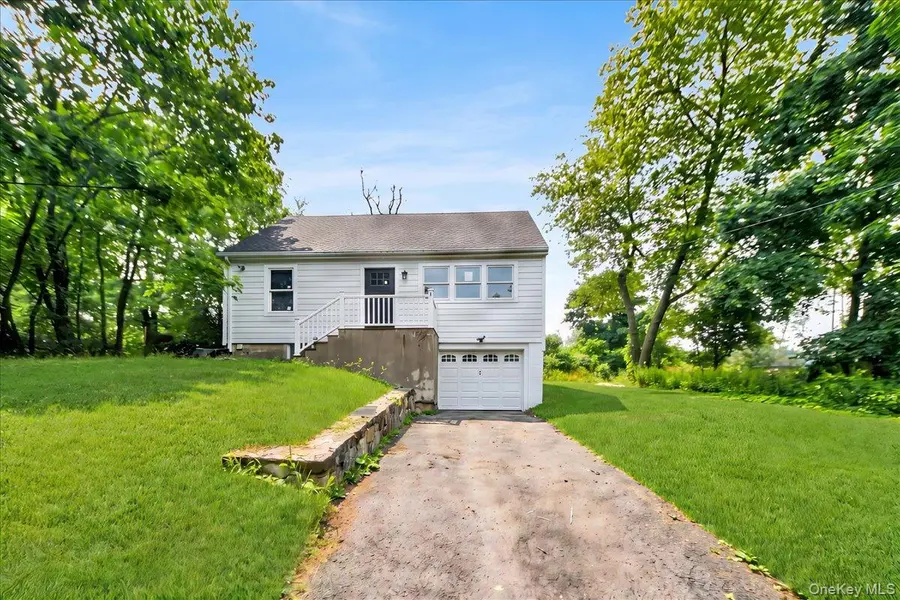 16 Tiger RD, Hopewell Junction, NY 12533