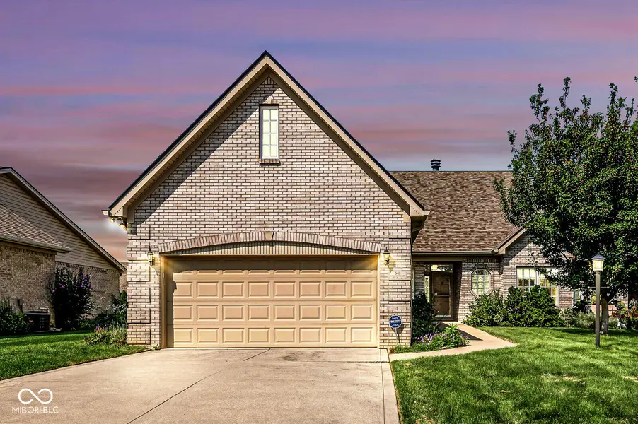 548 Parkhurst CT, Greenwood, IN 46142