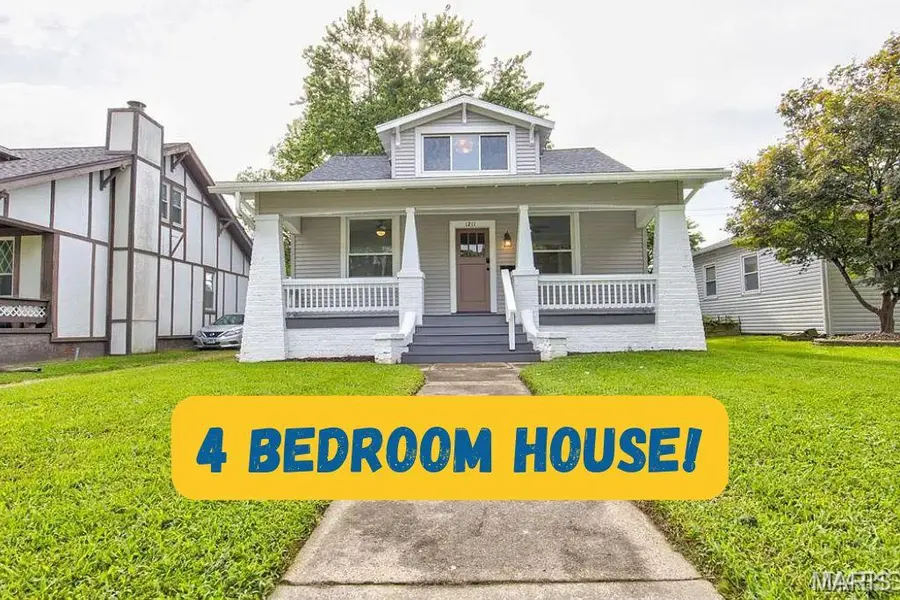 1211 Troy RD, Edwardsville, IL 62025