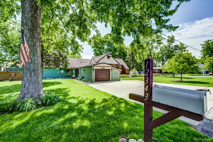 12343 S 70th AVE, Palos Heights, IL 60463