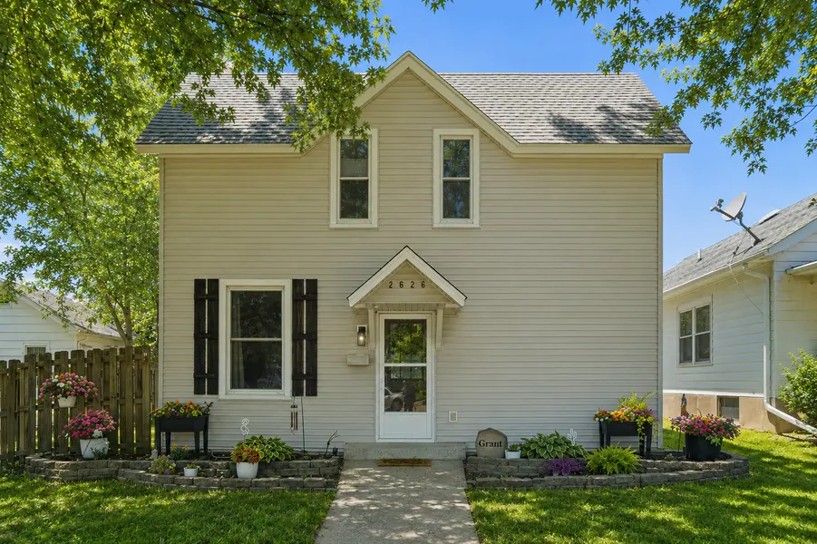 2626 N 3rd ST, Clinton, IA 52732