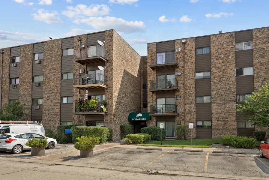 8970 N Parkside AVE #304, Des Plaines, IL 60016
