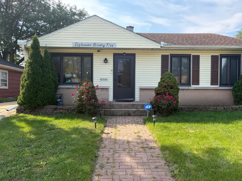 1895 Welwyn AVE, Des Plaines, IL 60018