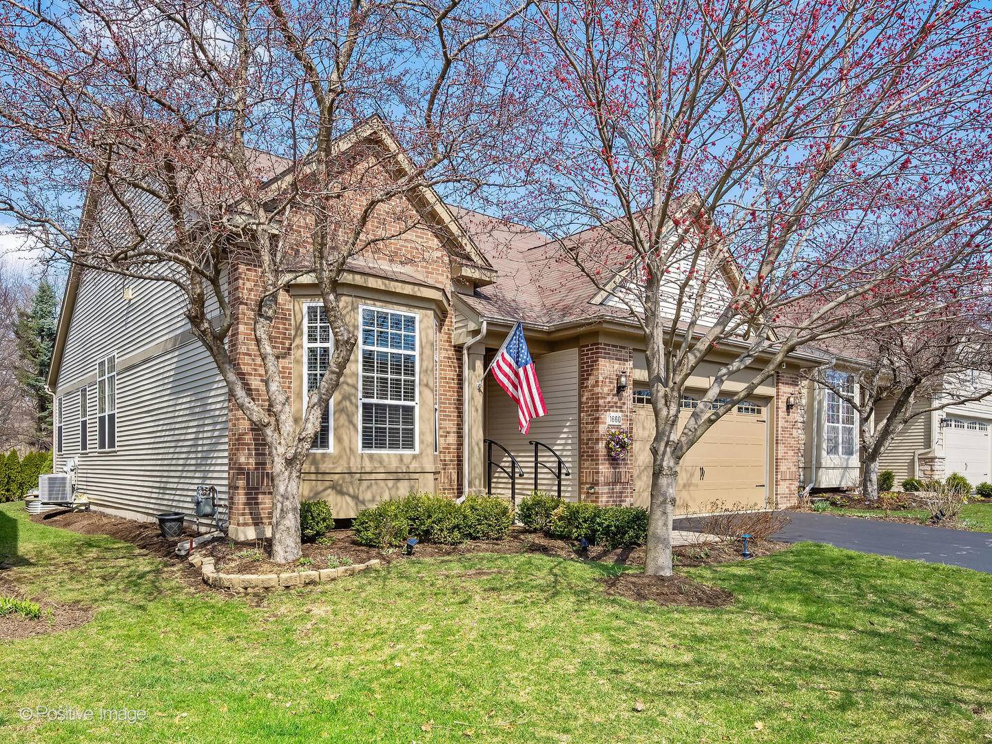 1660 Briarheath DR, Aurora, IL 60505