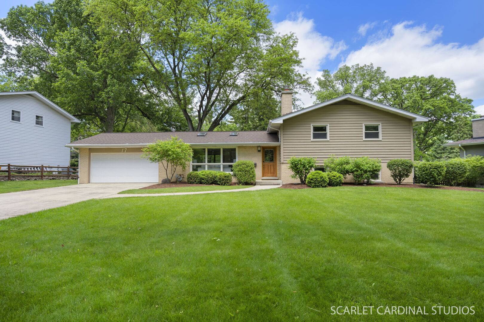 17 Meisinger LN, Naperville, IL 60540