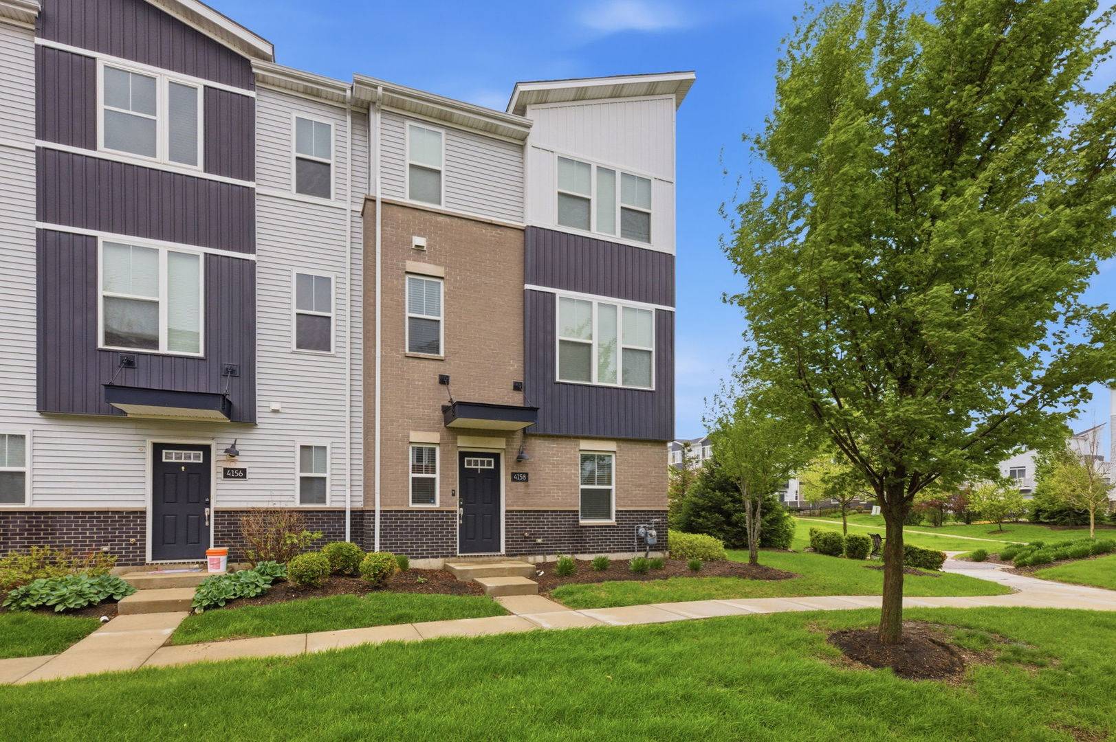 4158 Irving RD, Aurora, IL 60504