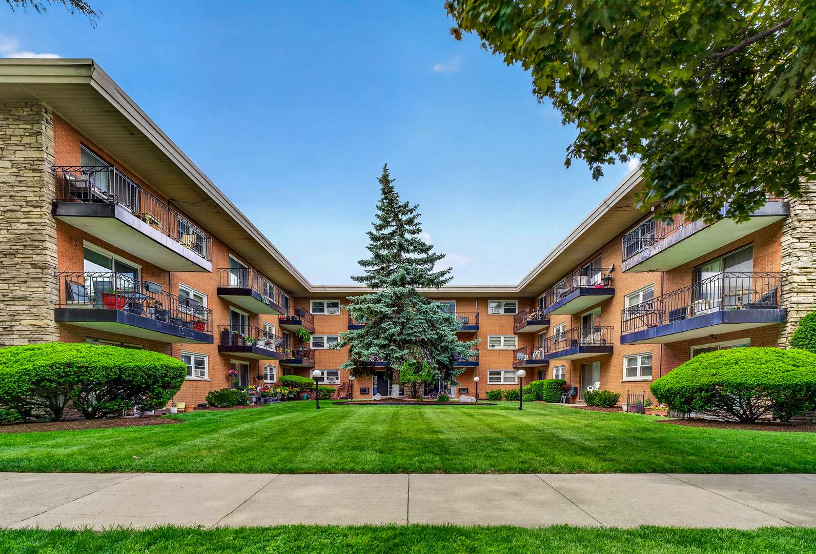 4730 N Kenneth AVE #1E, Chicago, IL 60630