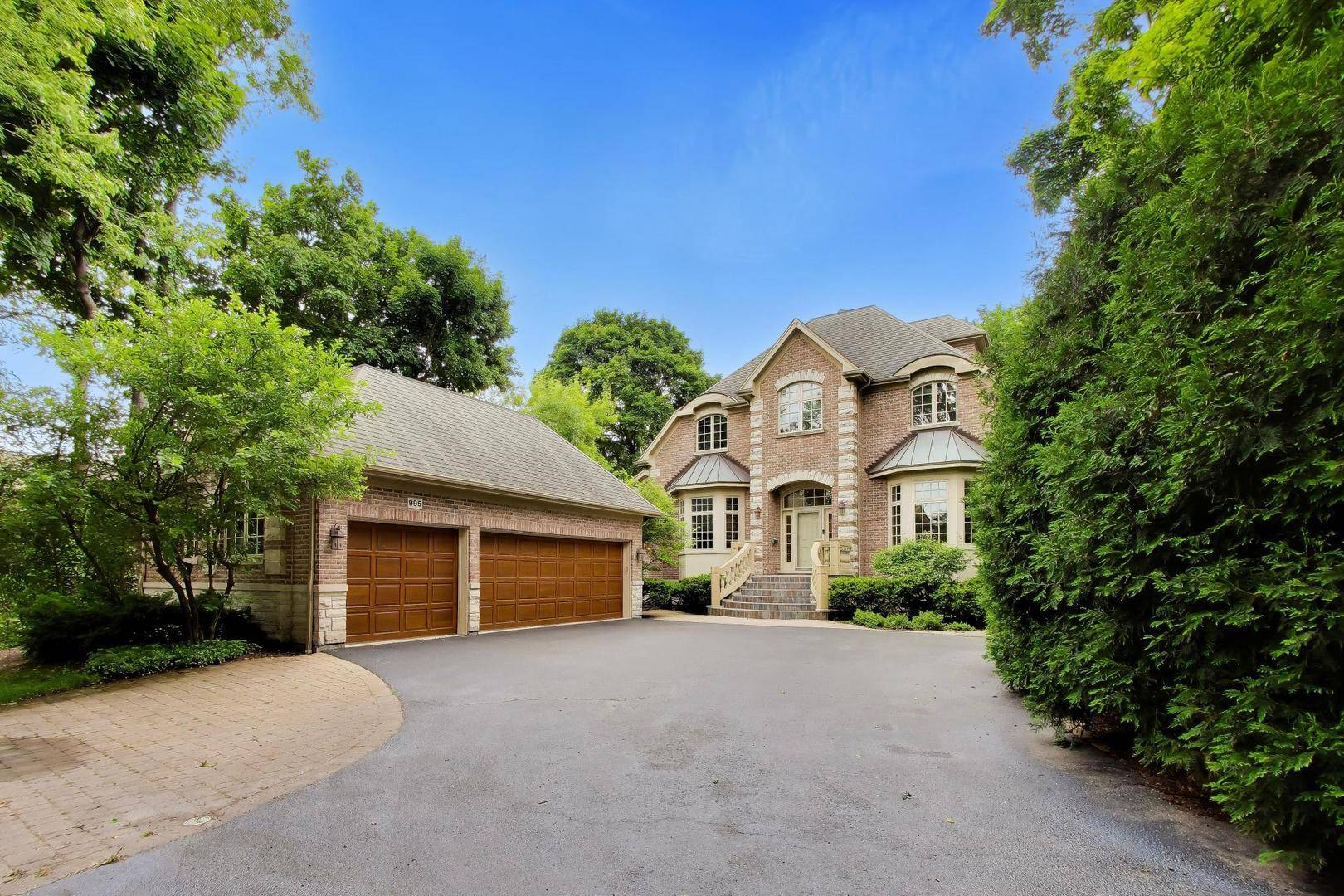 995 Old Elm PL, Glencoe, IL 60022
