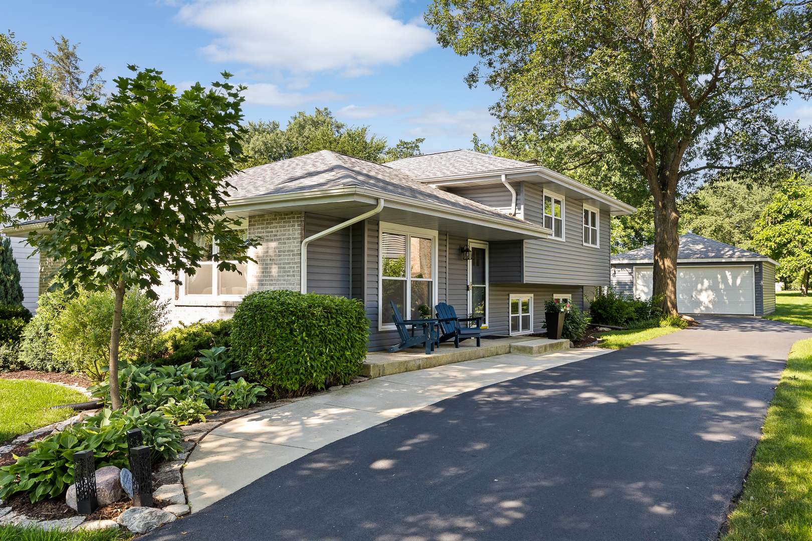 4600 Roslyn RD, Downers Grove, IL 60515