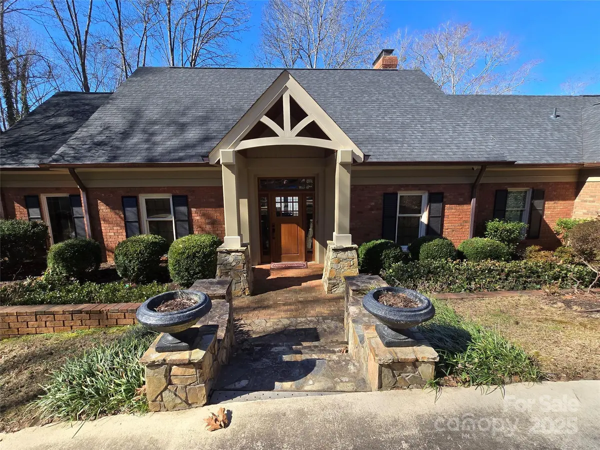 990 19th AVE NW, Hickory, NC 28601