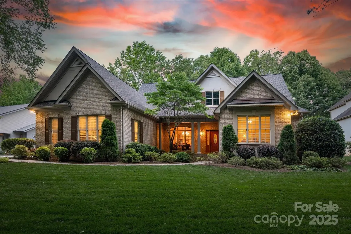 9002 Fair Oak DR, Sherrills Ford, NC 28673