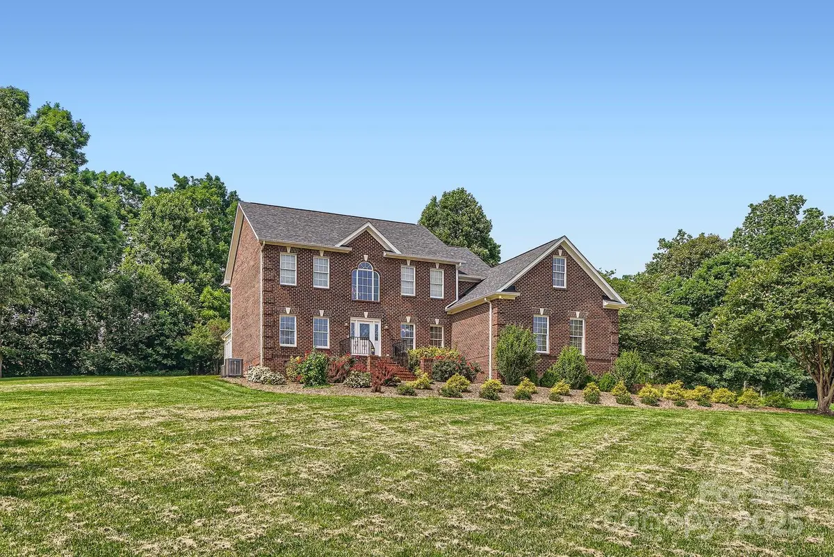 1185 Willow Creek DR, Newton, NC 28658