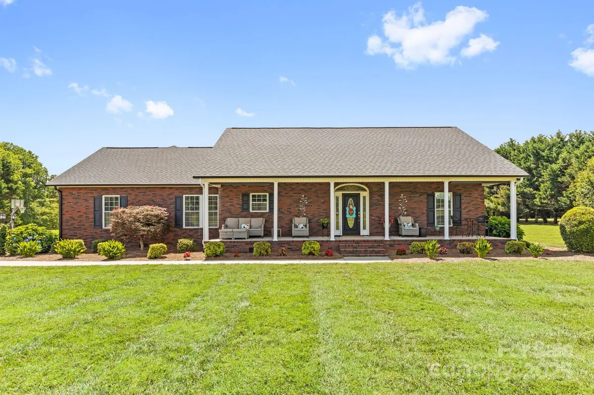 234 New Salem RD, Statesville, NC 28625