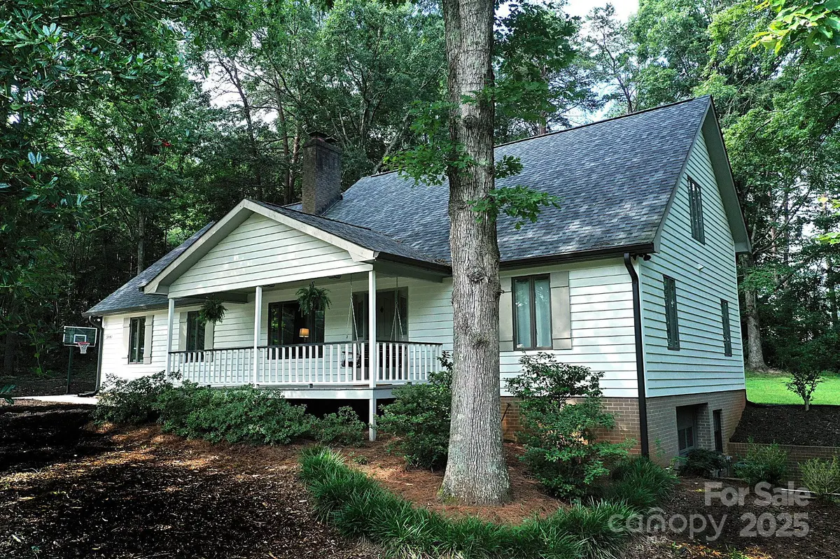 5643 Wesley ST, Hickory, NC 28601