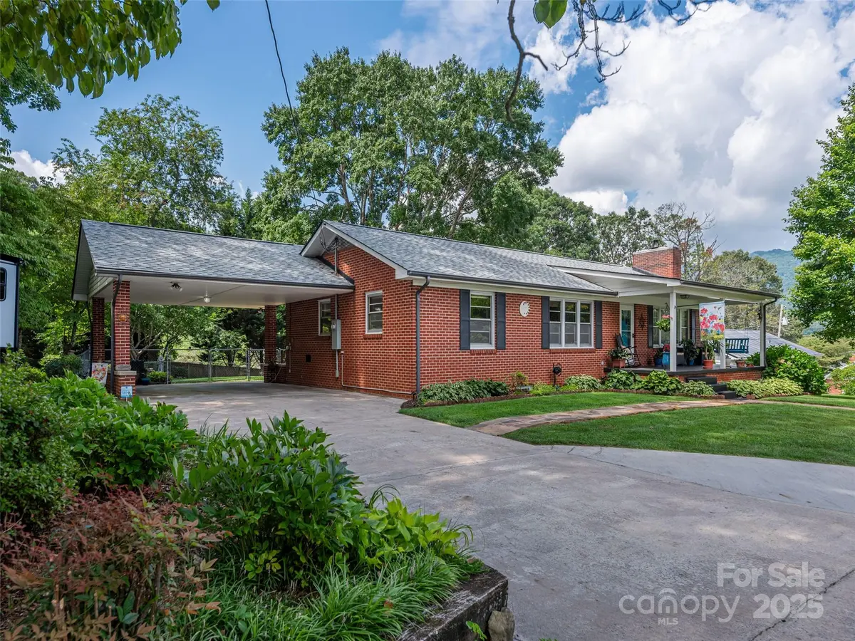156 Highland RD, Waynesville, NC 28786