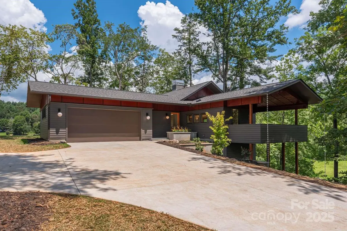 15 Bridgewater DR, Fletcher, NC 28732