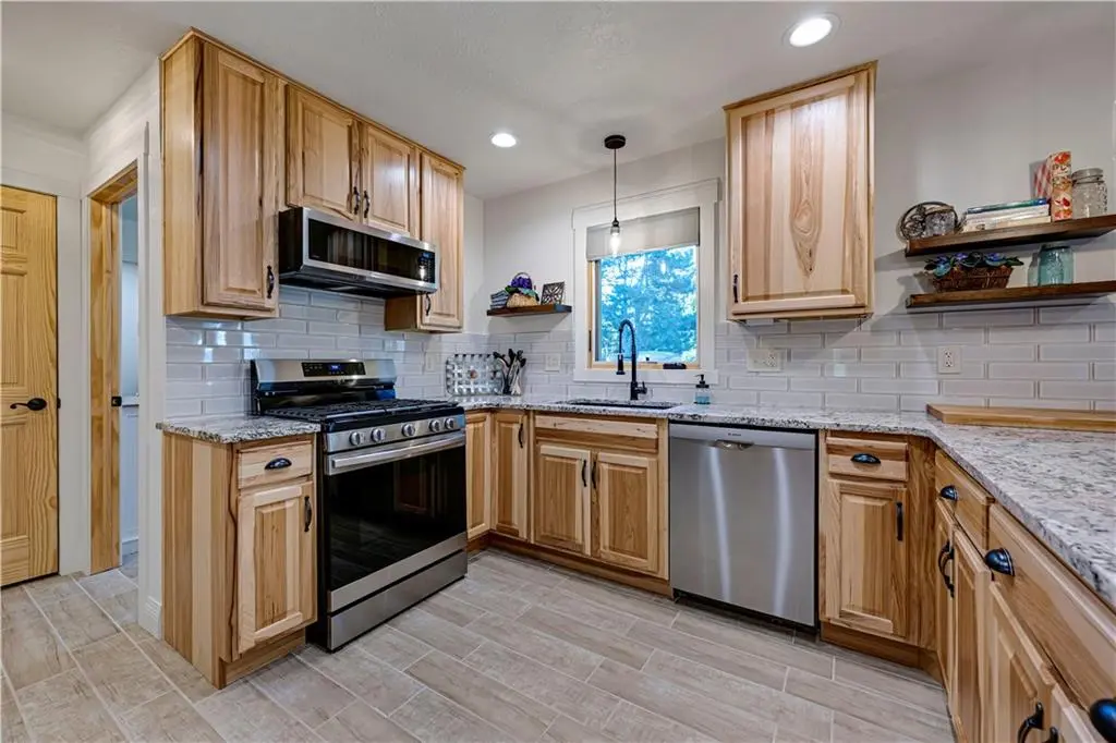 12001 W 150th CIR, Olathe, KS 66062