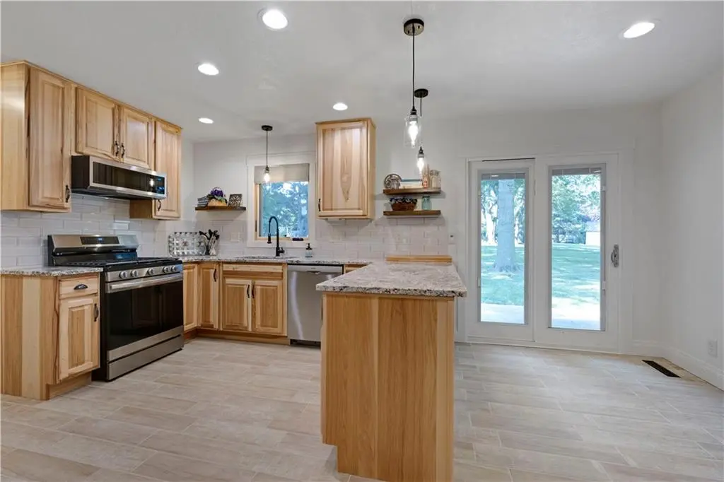 12001 W 150th CIR, Olathe, KS 66062