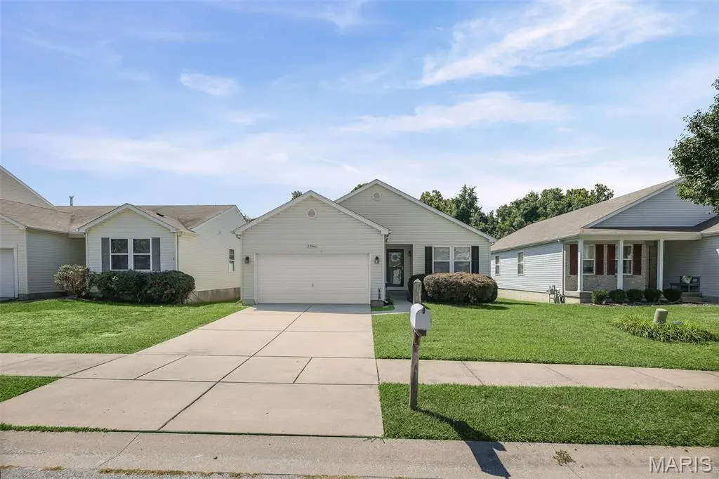 2544 Wintercreek DR, Belleville, IL 62221