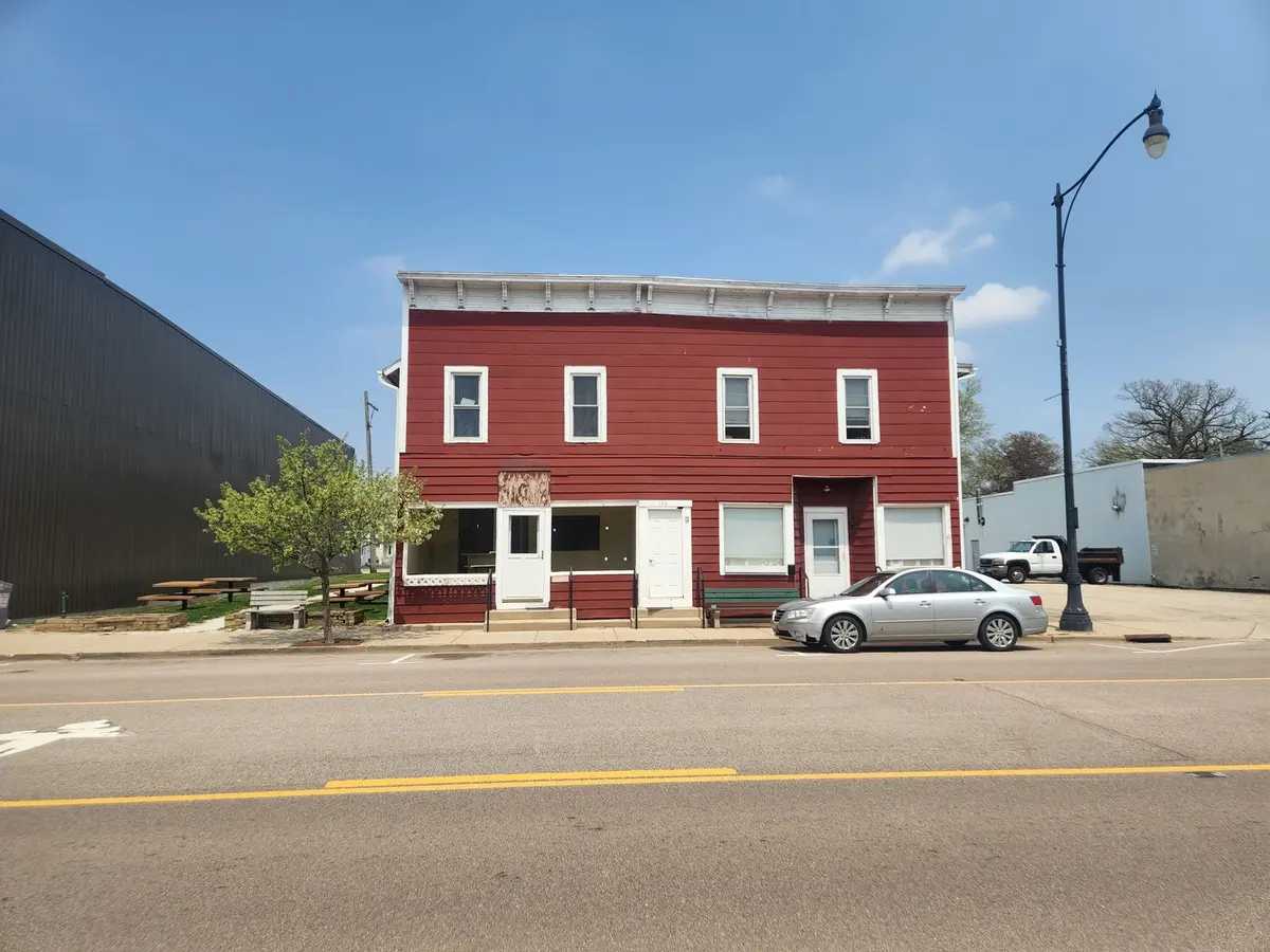 146 E LINCOLN AVE, Hinckley, IL 60520
