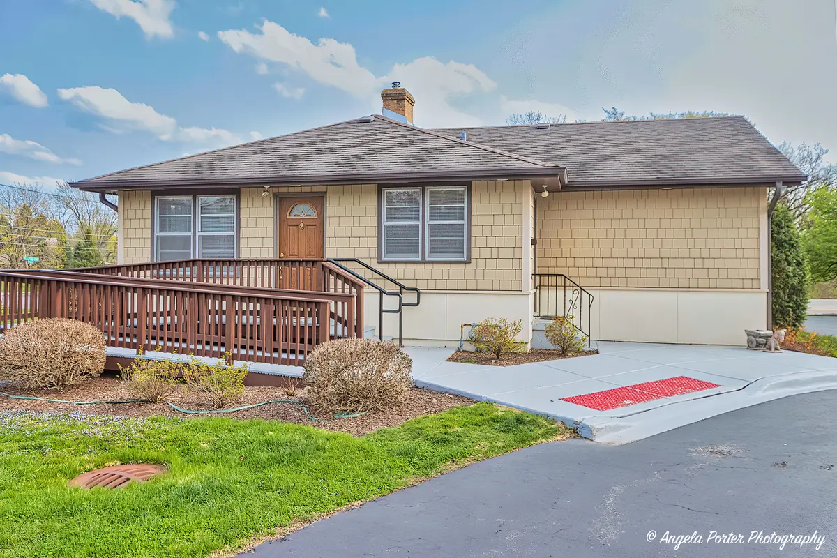 4017 Old Grand AVE, Gurnee, IL 60031
