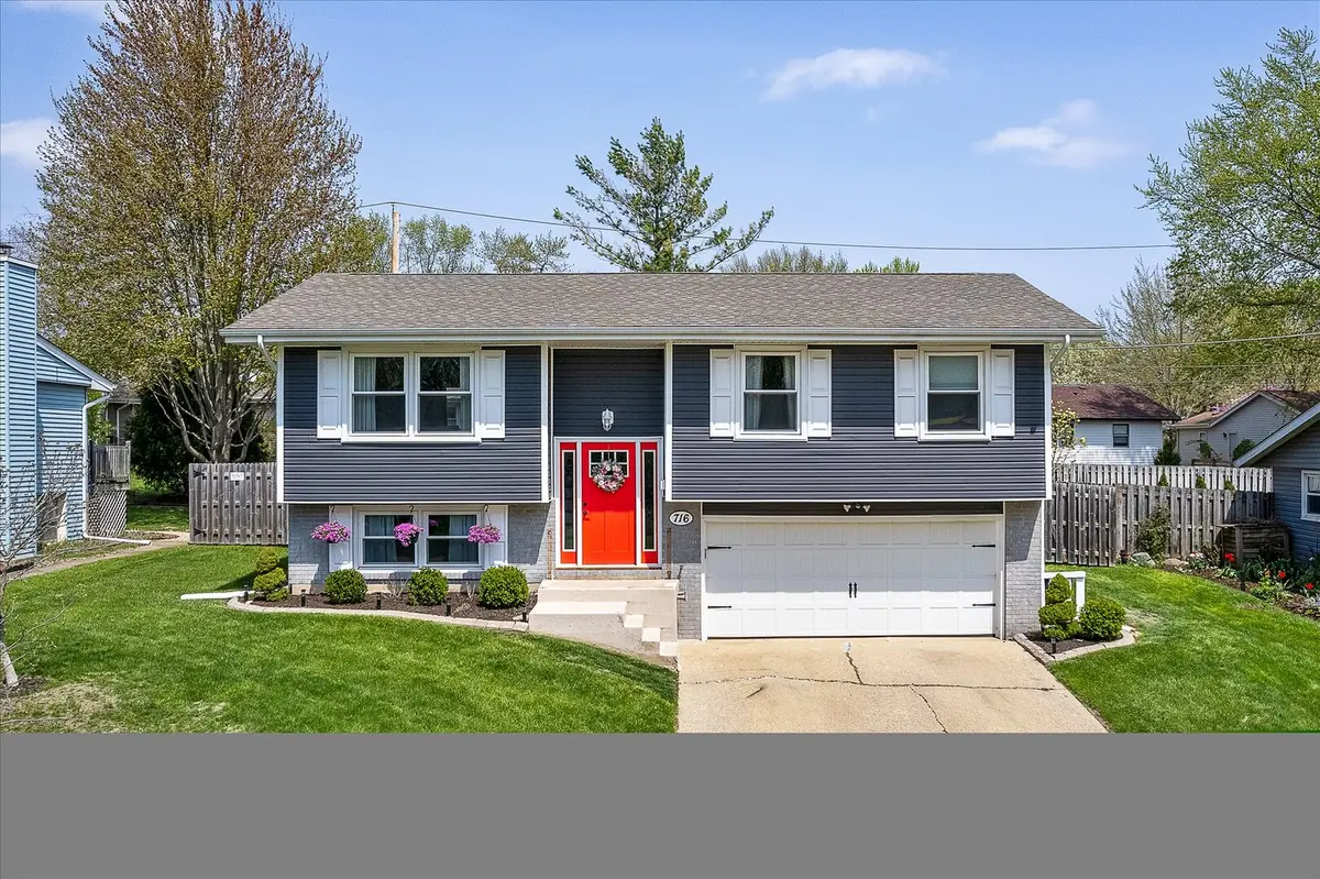 716 S 9th AVE, St. Charles, IL 60174