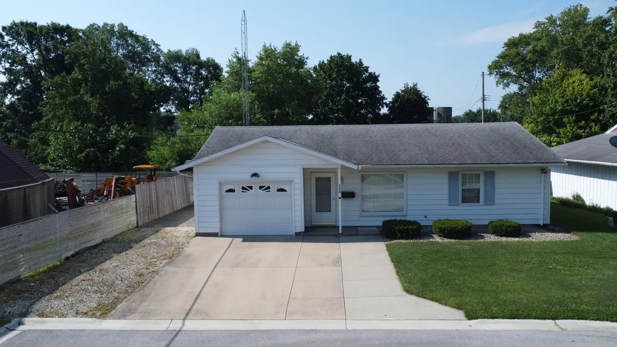100 W Herron CT, Watseka, IL 60970