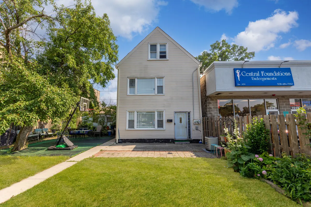 7011 Roosevelt RD, Berwyn, IL 60402