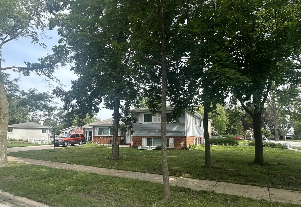 403 N 6th AVE, Addison, IL 60101