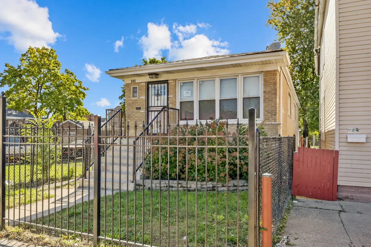 245 W 43rd ST, Chicago, IL 60609