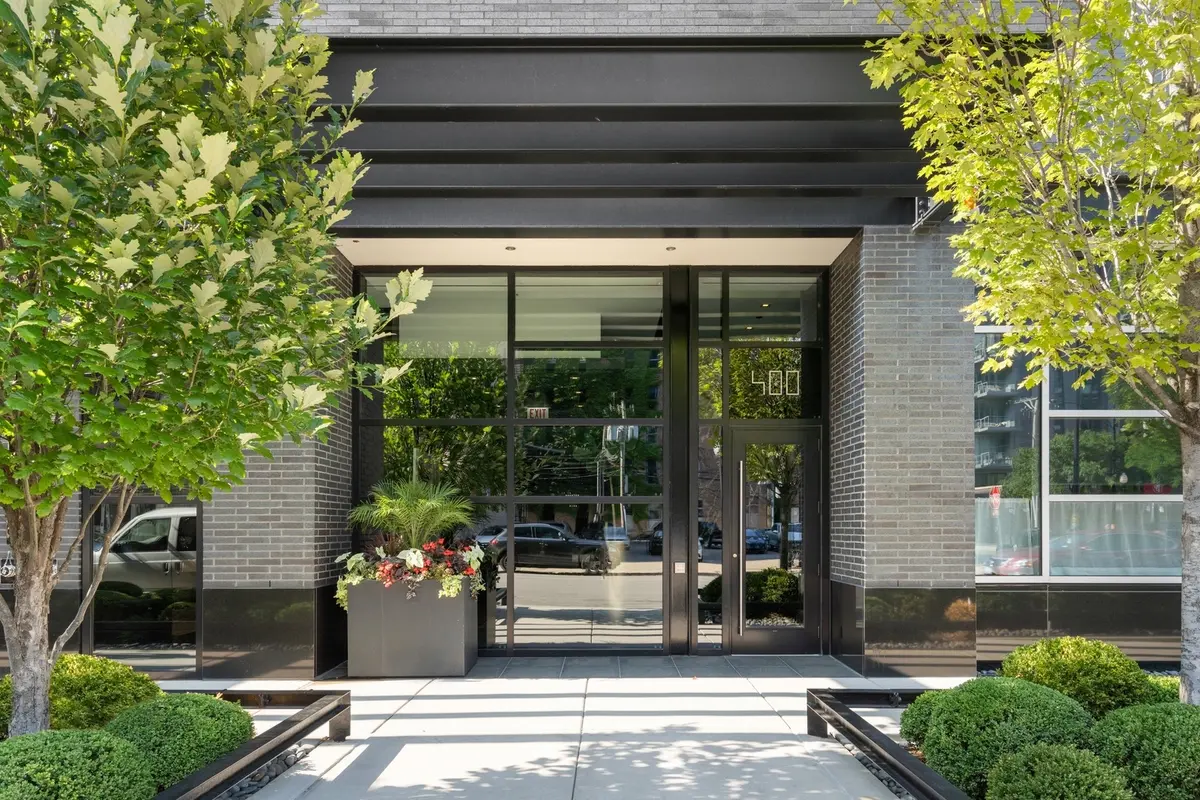 400 W HURON ST #801, Chicago, IL 60654