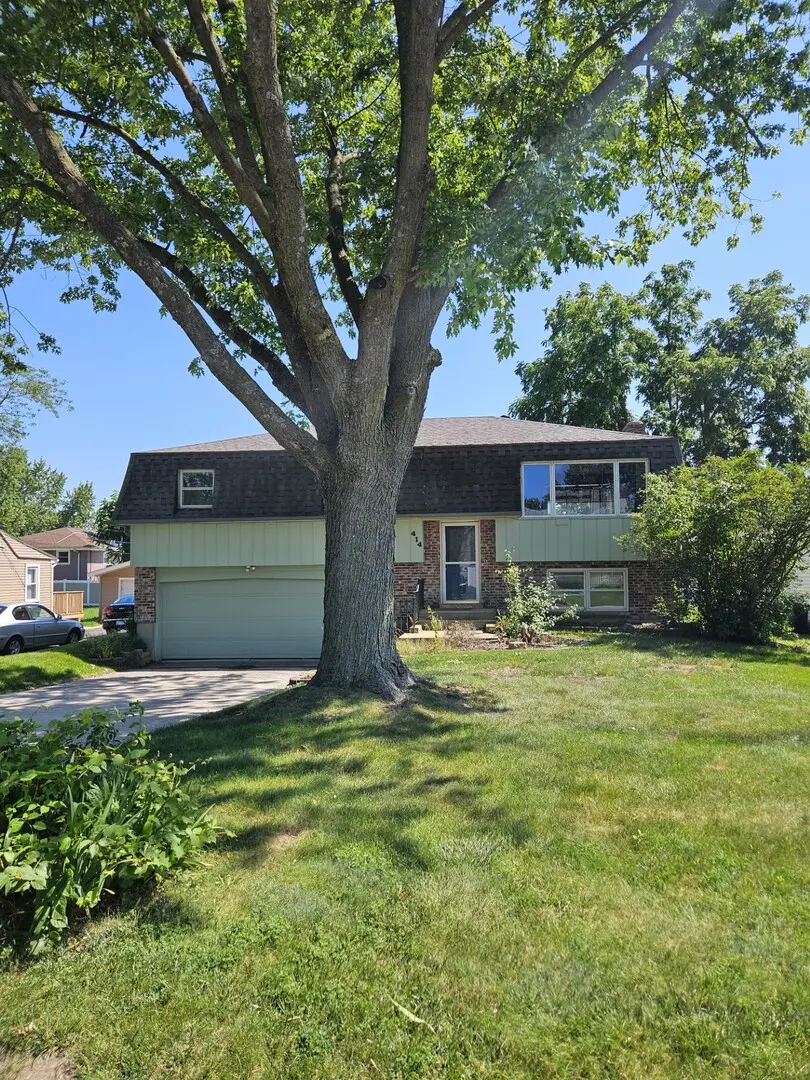 414 Cedar ST, Lake In The Hills, IL 60156
