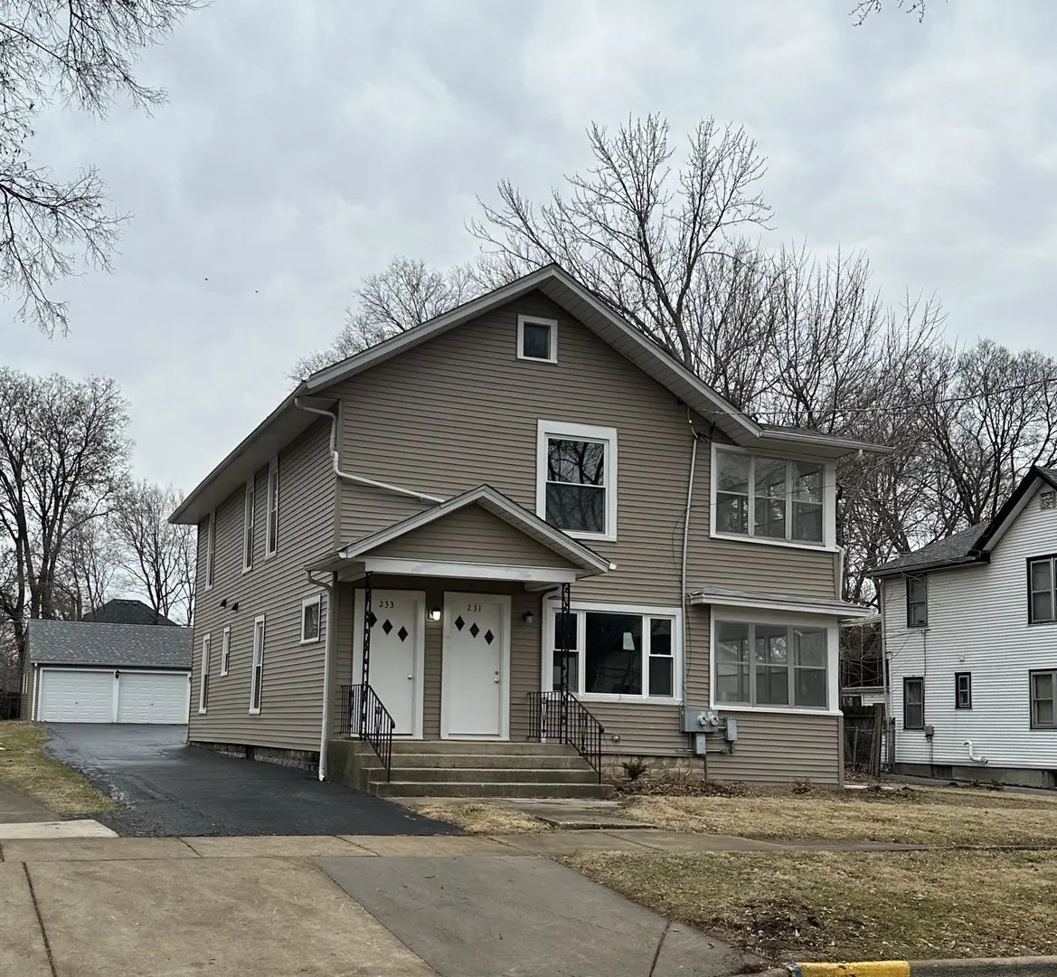 231-233 Williams ST, Aurora, IL 60506