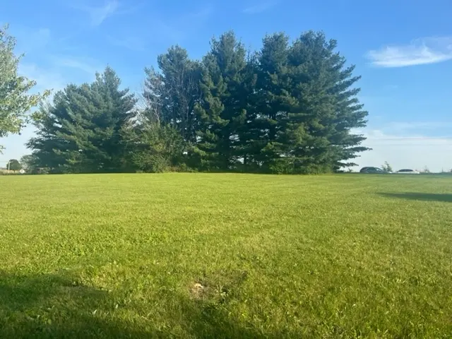 208 Flambeau LN, Dixon, IL 61021