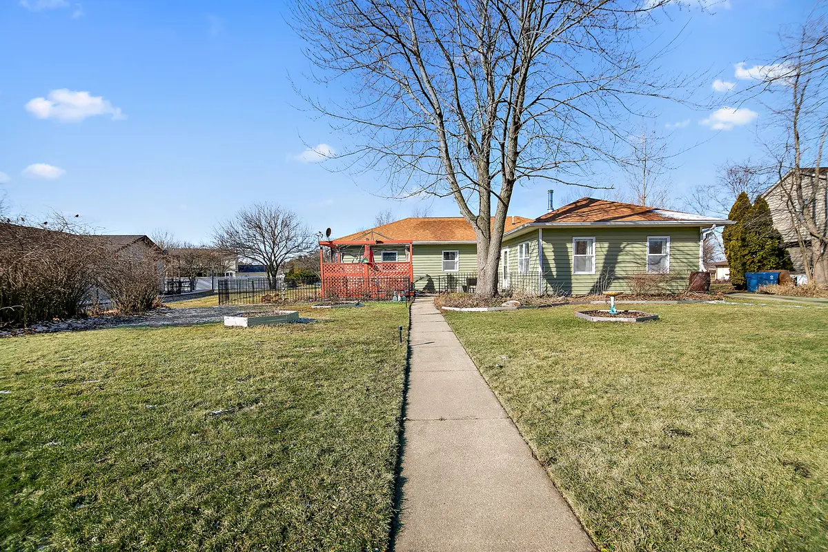 123 Crescent LN, Cabery, IL 60919