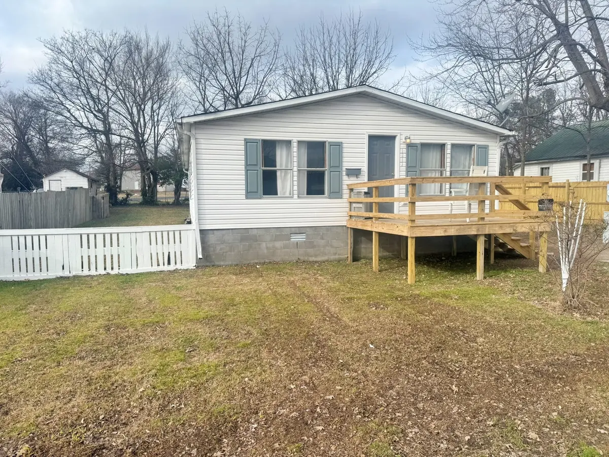 1213 Baynes ST, Metropolis, IL 62960