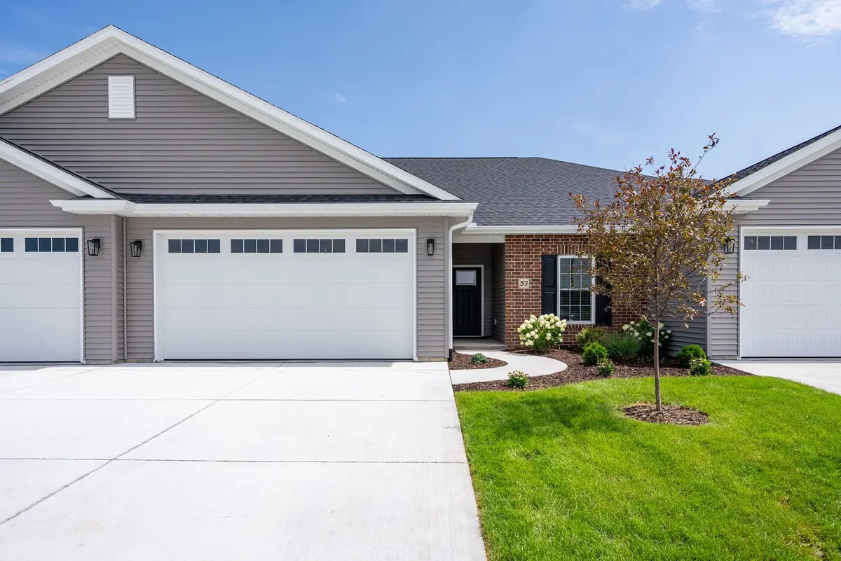 37 FRANK CT, Leclaire, IA 52753