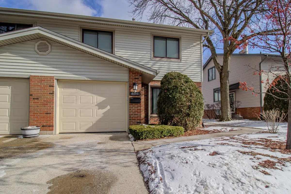 18541 Meadow LN, Hazel Crest, IL 60429