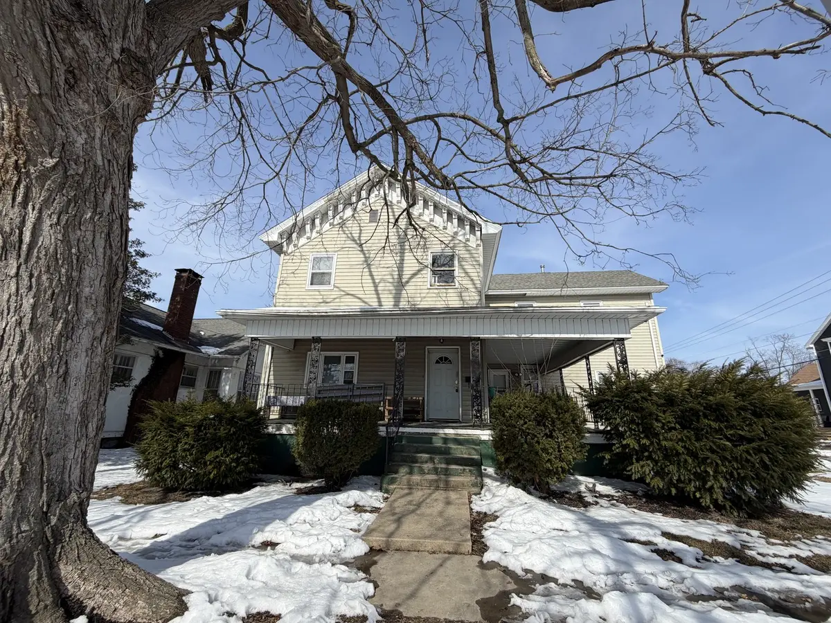 1021 Jefferson AVE, Charleston, IL 61920