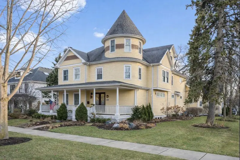 340 Spring AVE, Naperville, IL 60540