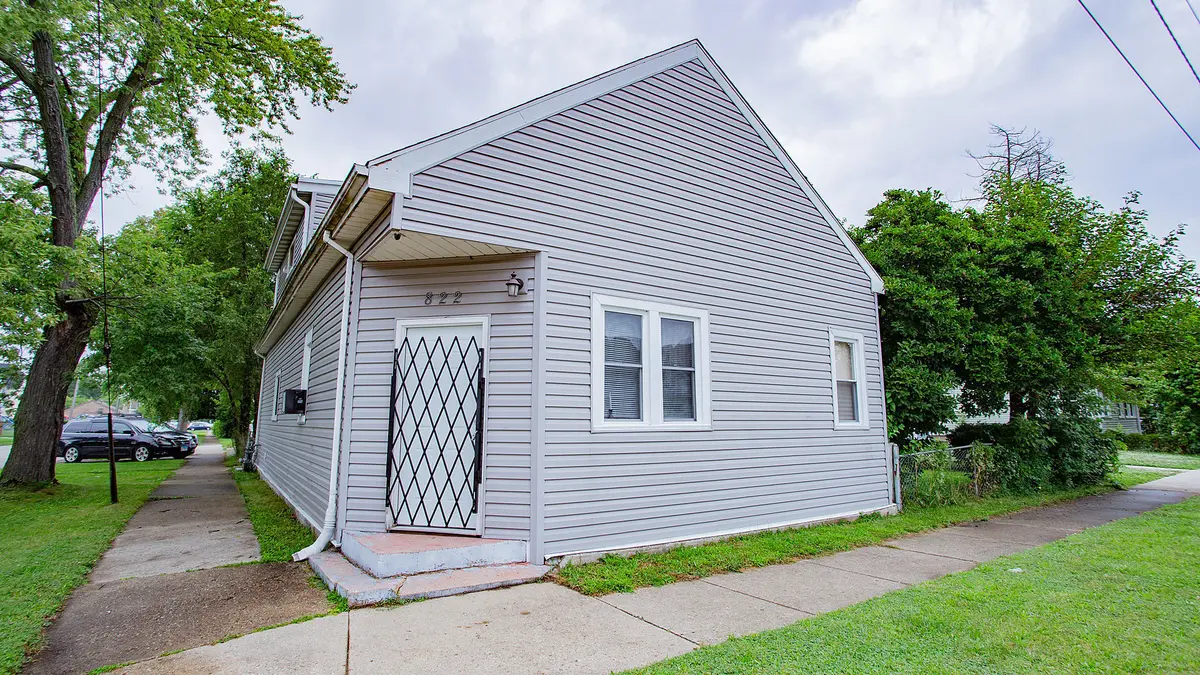 822 11th ST, North Chicago, IL 60064