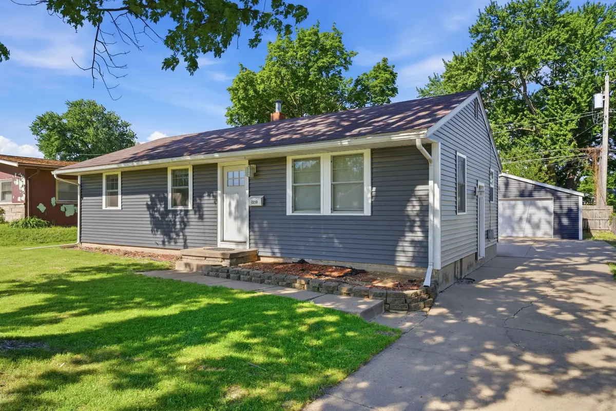 2210 N Fairmount ST, Davenport, IA 52804