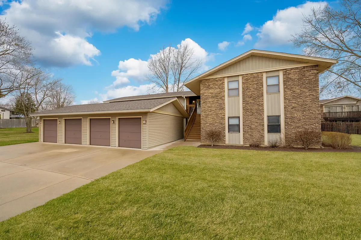 5850 Fresno CT #A, Hanover Park, IL 60133
