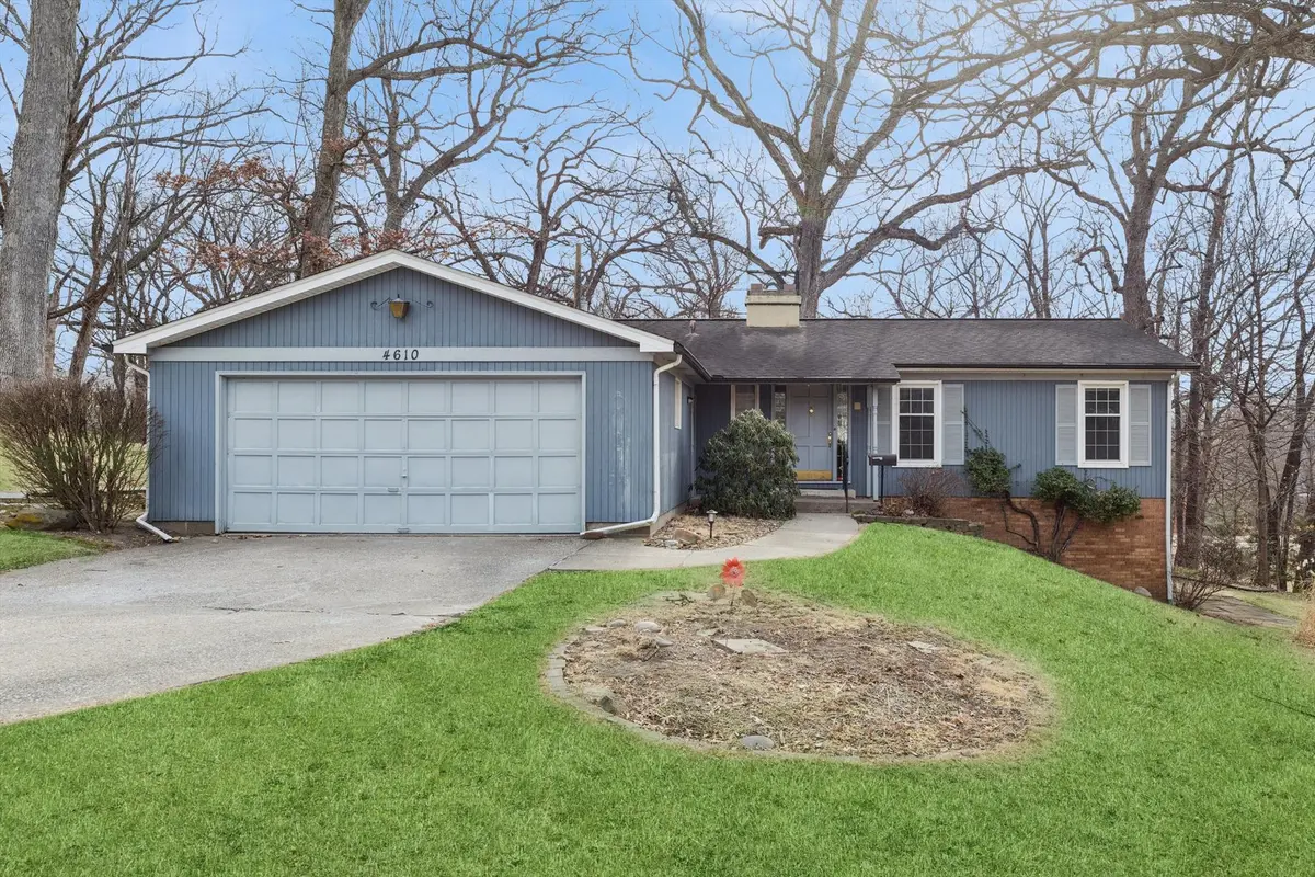 4610 34th AVE, Moline, IL 61265