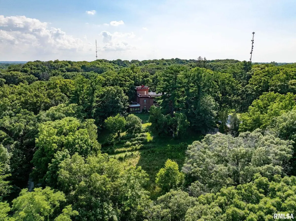 5418 CHAPEL HILL RD, Davenport, IA 52802