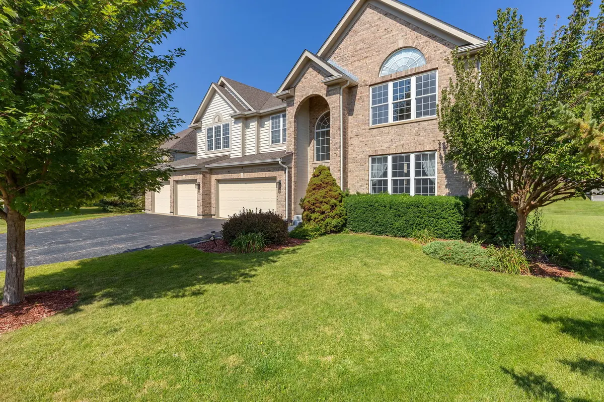 3 Barton Creek CT, Lake In The Hills, IL 60156