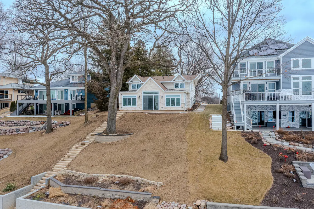 1590 Lake Holiday DR, Lake Holiday, IL 60548