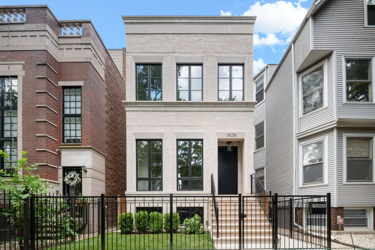 3820 N Wayne AVE, Chicago, IL 60613